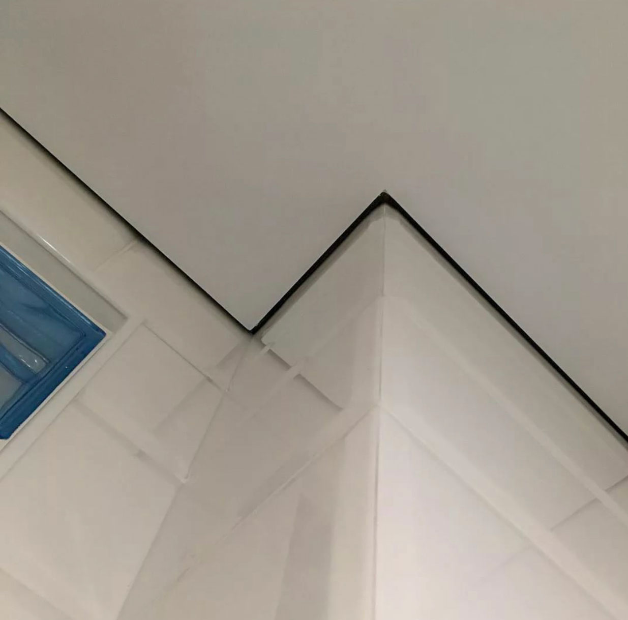 Натяжной потолок без декоративной вставки